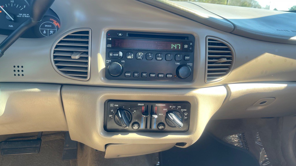 2004 Buick Century Image 9