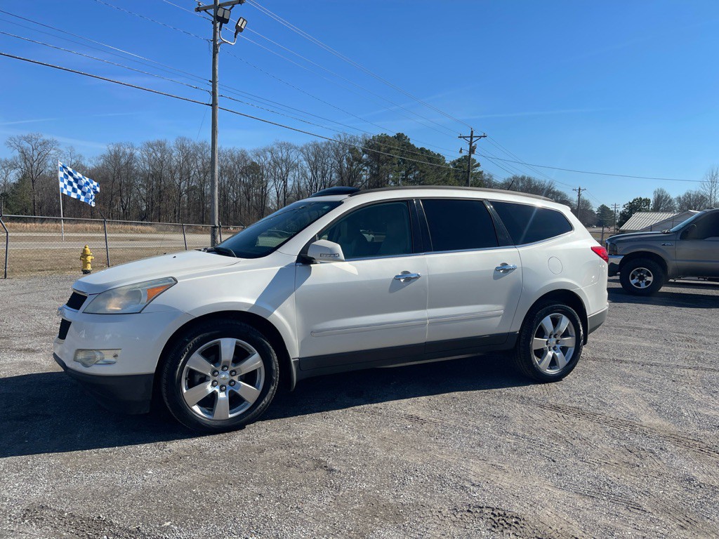 2011 Chevrolet Traverse Image 1