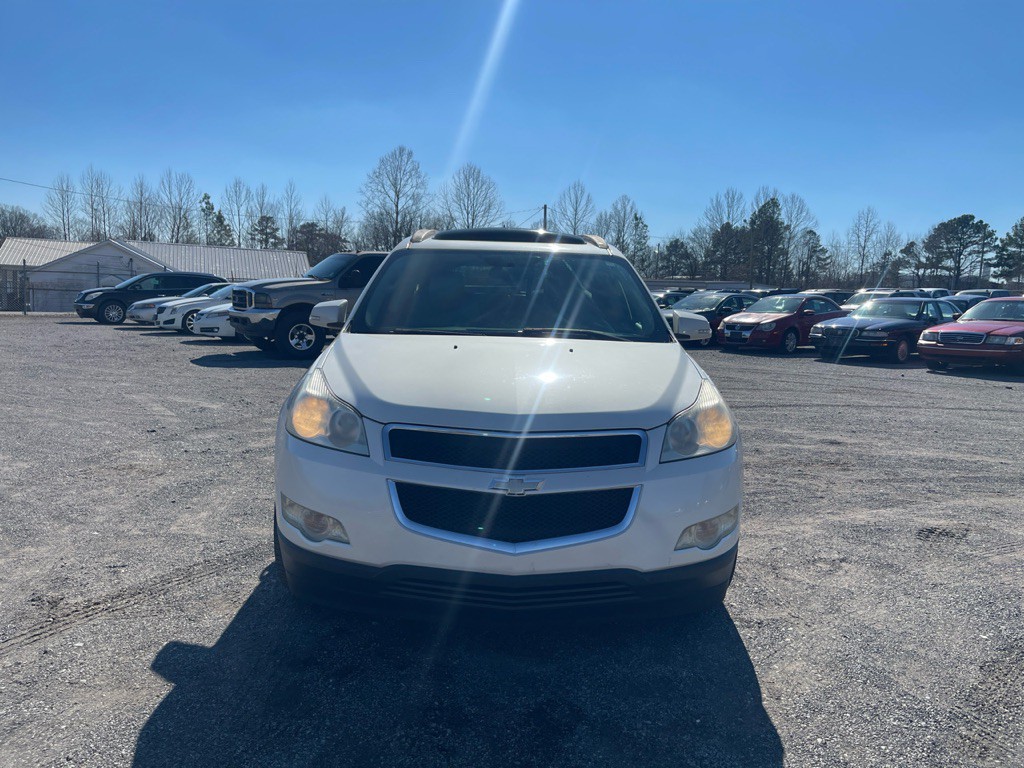 2011 Chevrolet Traverse Image 2