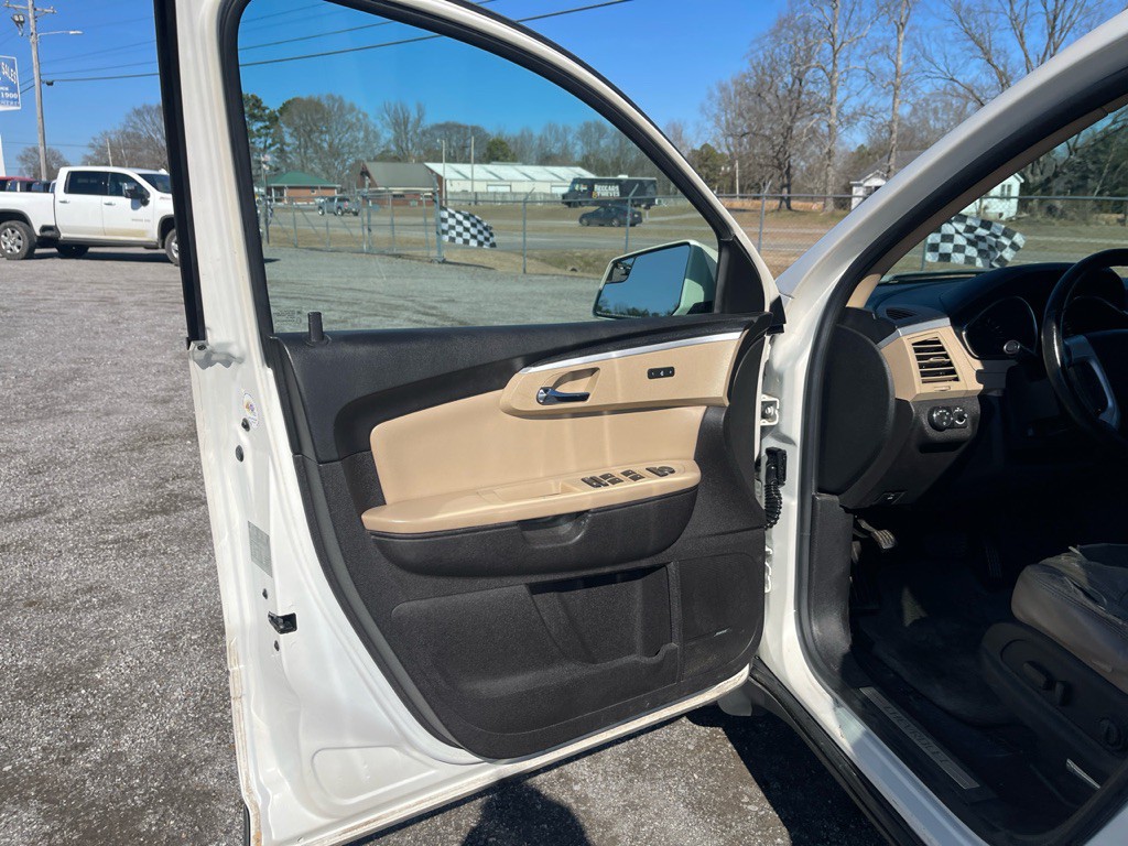 2011 Chevrolet Traverse Image 6