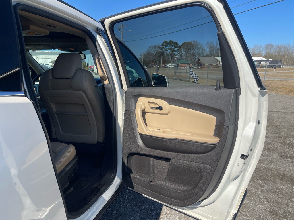 2011 Chevrolet Traverse Image 16