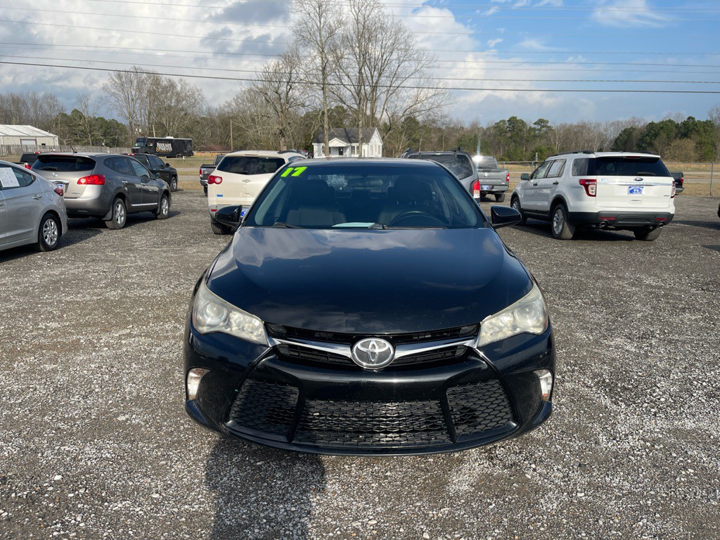 2017 Toyota Camry Image 2
