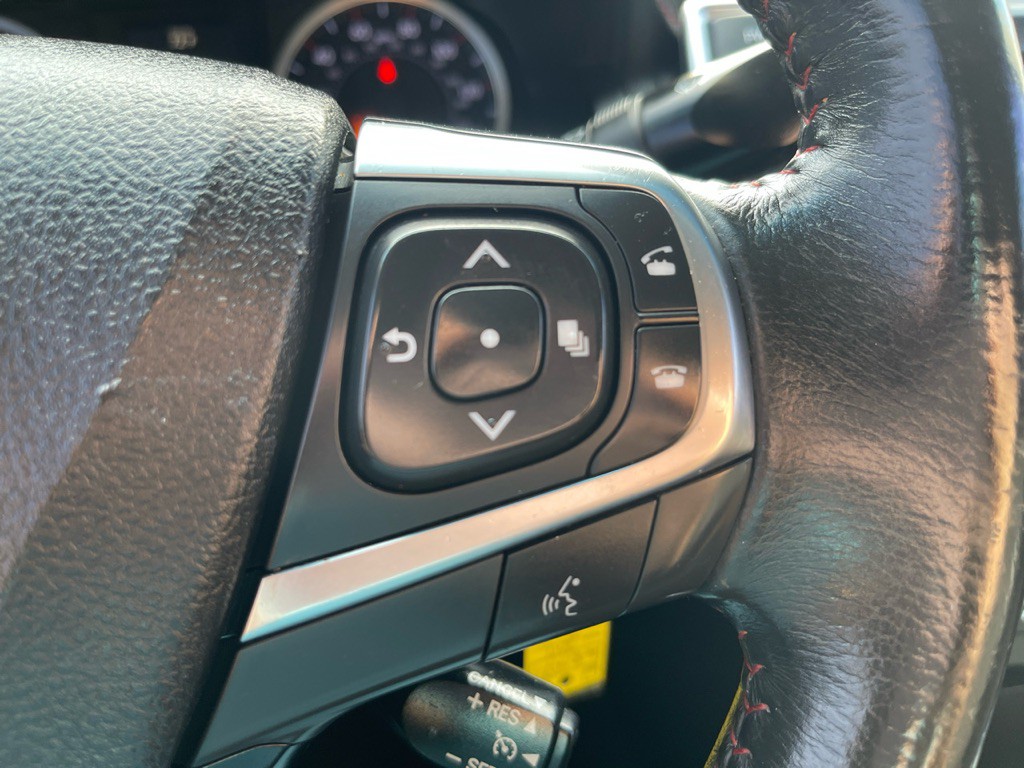 2017 Toyota Camry Image 8