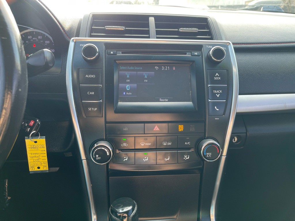 2017 Toyota Camry Image 10