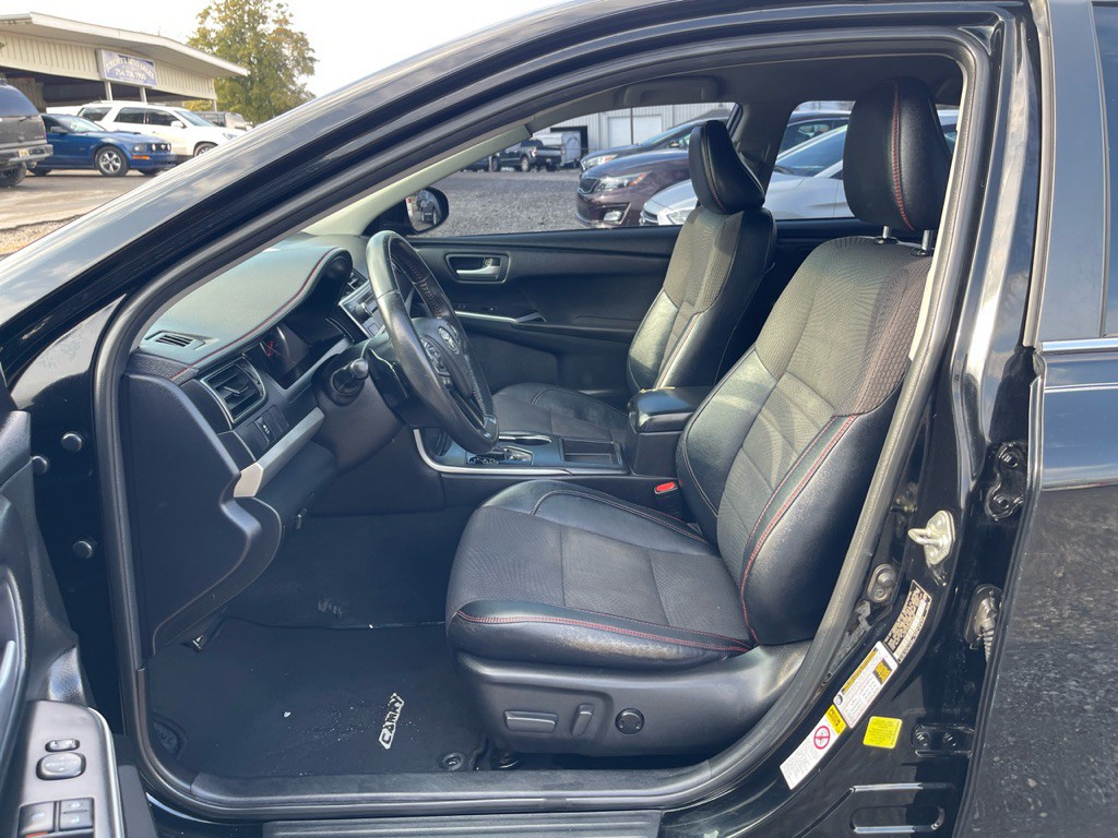 2017 Toyota Camry Image 13