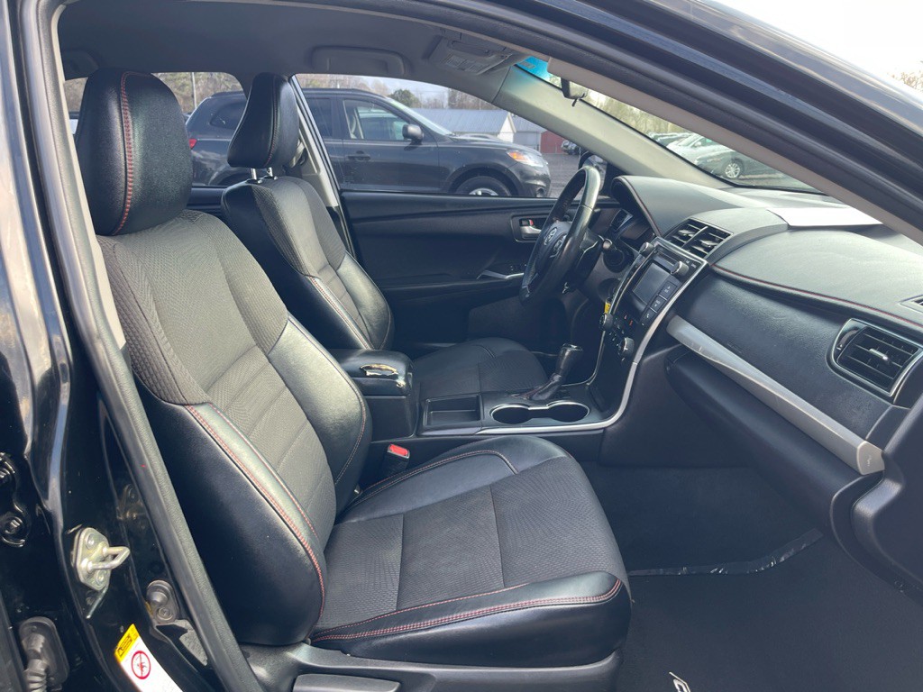 2017 Toyota Camry Image 15