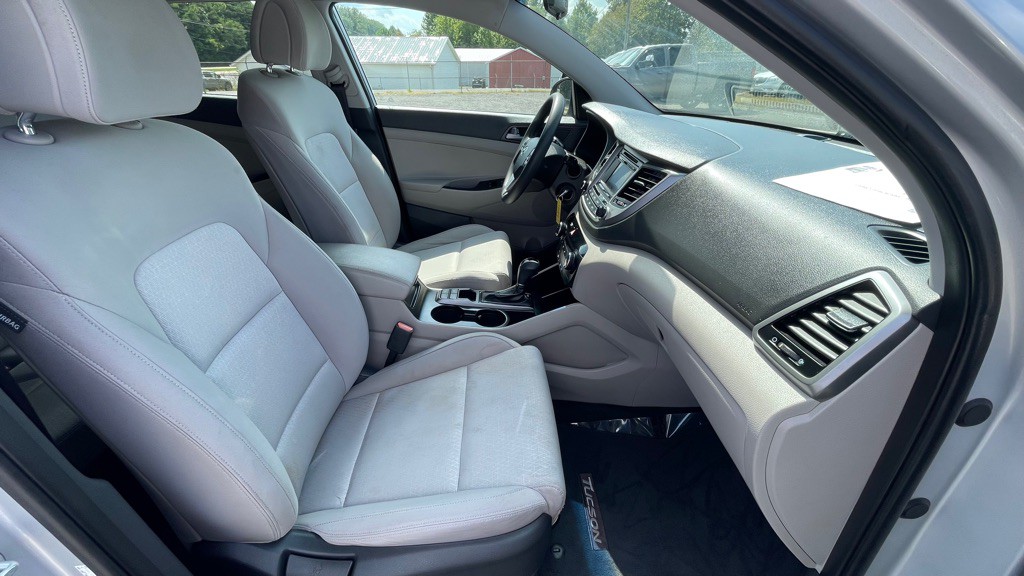 2016 Hyundai Tucson Image 16