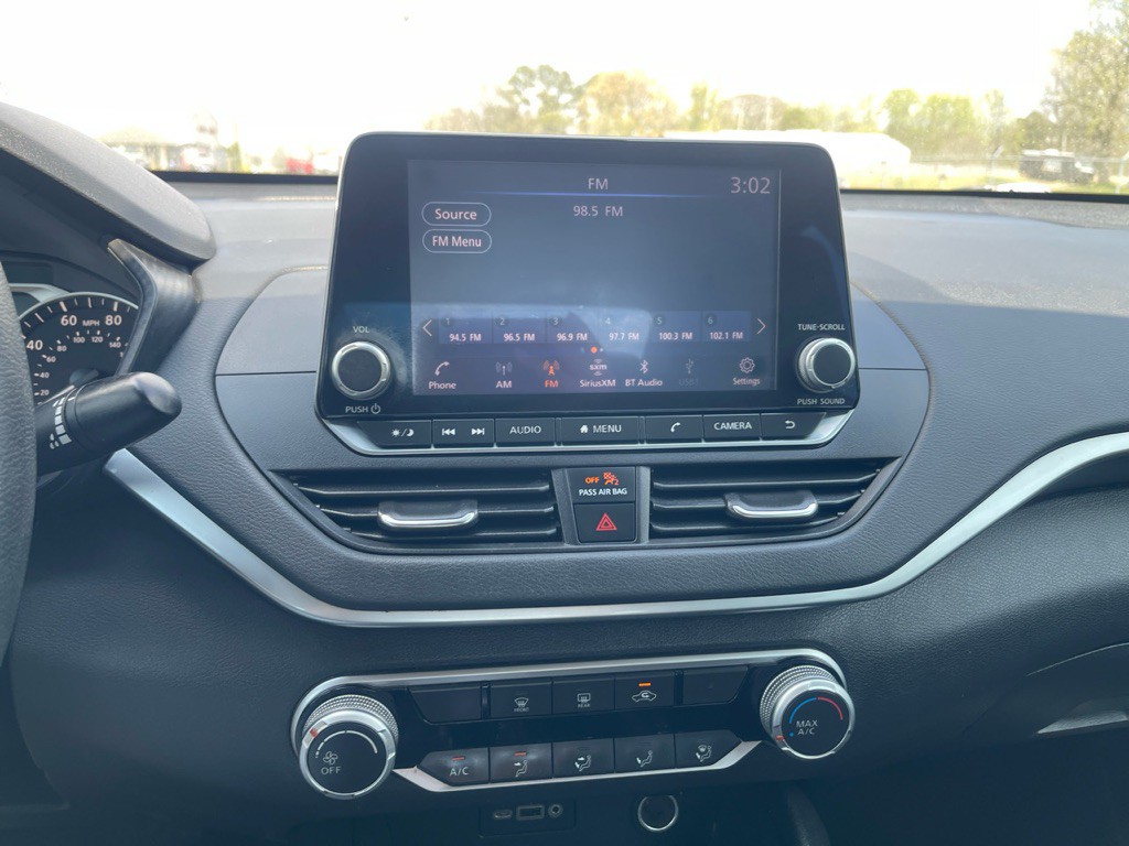 2022 Nissan Altima Image 10