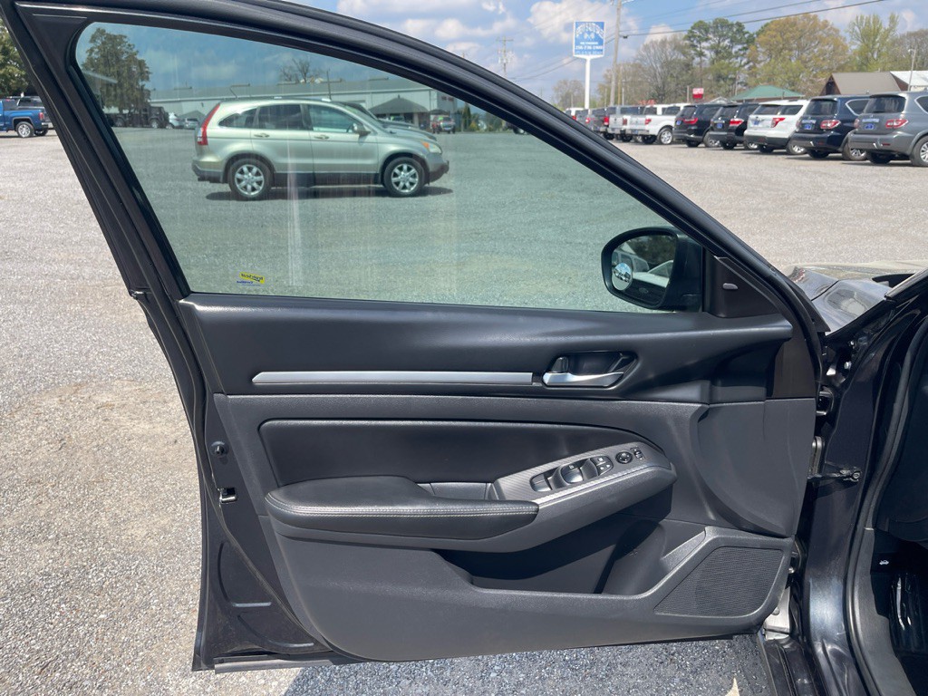 2022 Nissan Altima Image 11