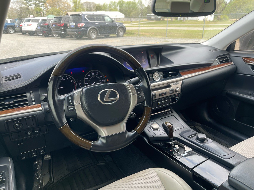 2015 Lexus ES 350 Image 5