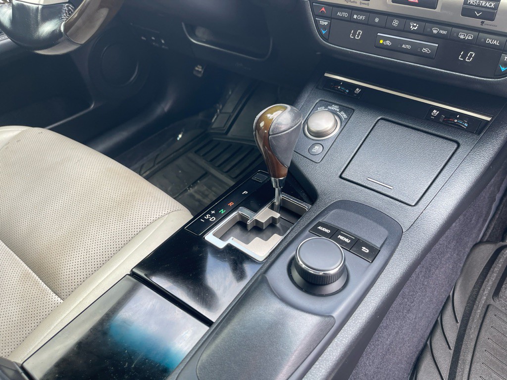 2015 Lexus ES 350 Image 15