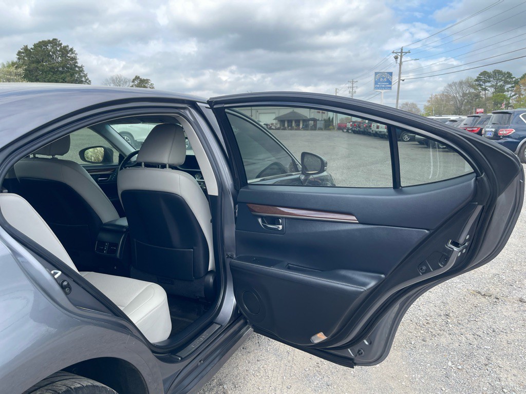 2015 Lexus ES 350 Image 17