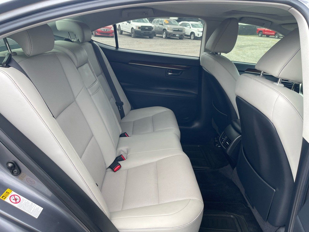 2015 Lexus ES 350 Image 18
