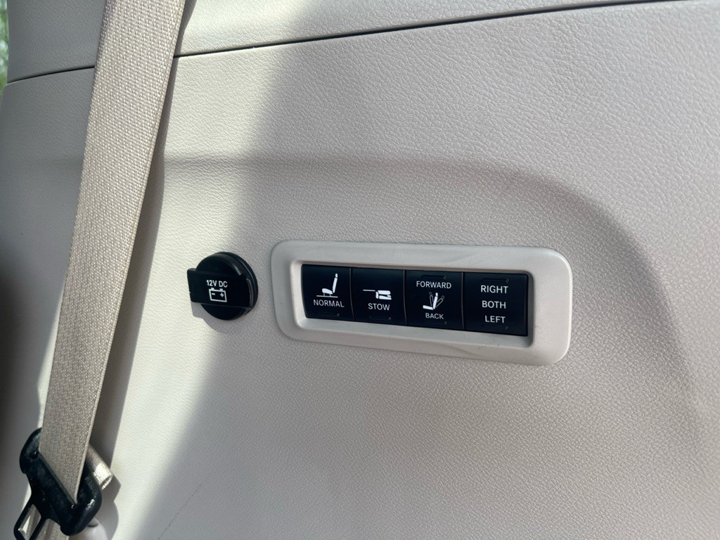 2018 Chrysler Pacifica Image 6