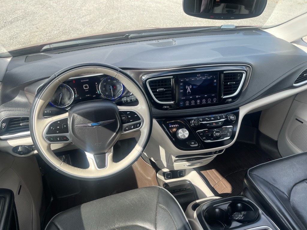 2018 Chrysler Pacifica Image 7