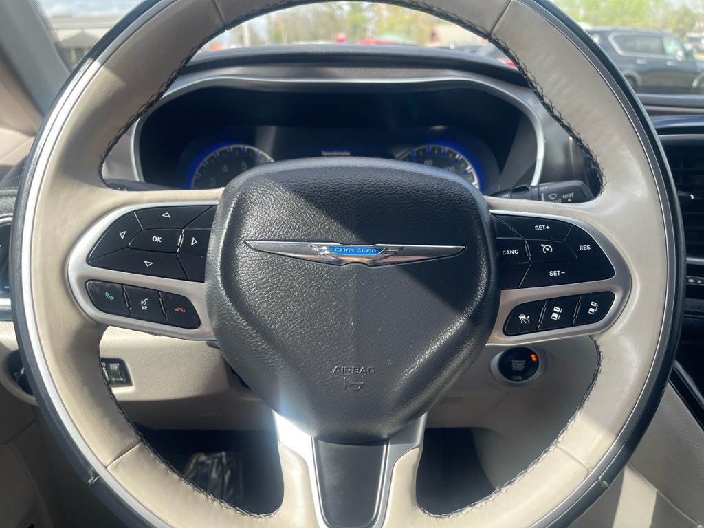 2018 Chrysler Pacifica Image 8