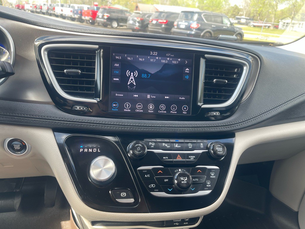 2018 Chrysler Pacifica Image 12