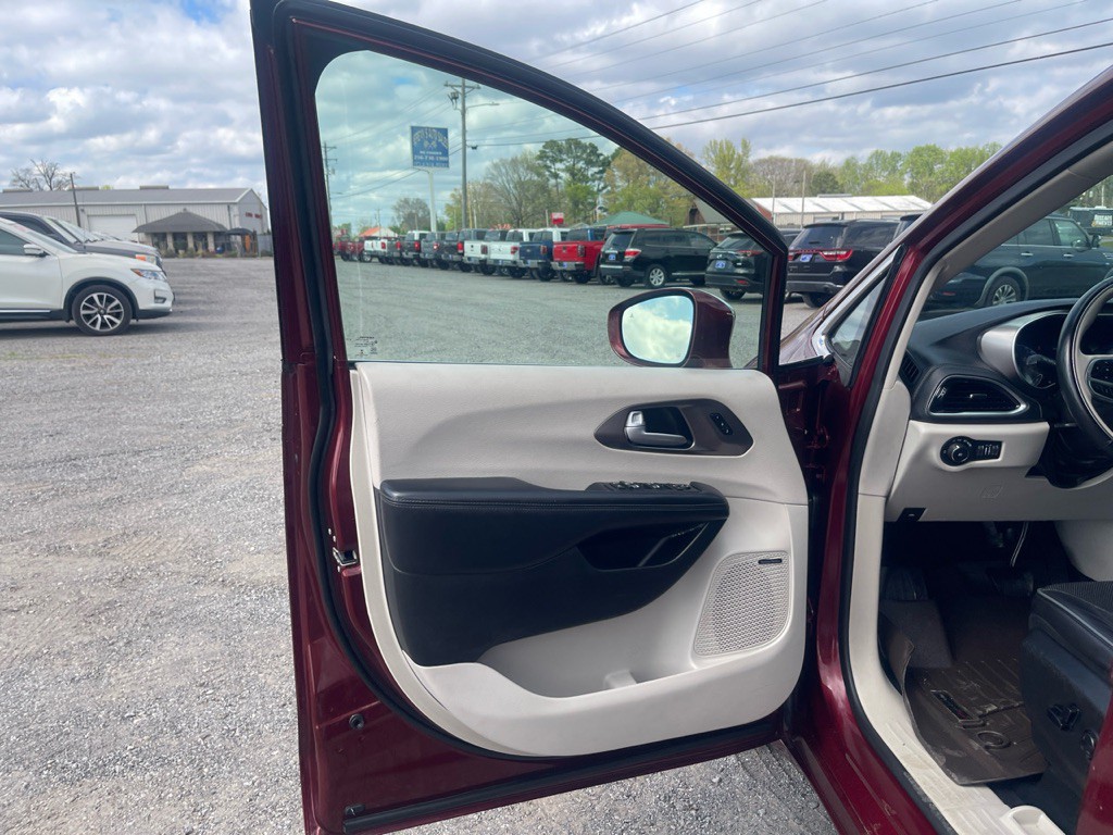 2018 Chrysler Pacifica Image 14