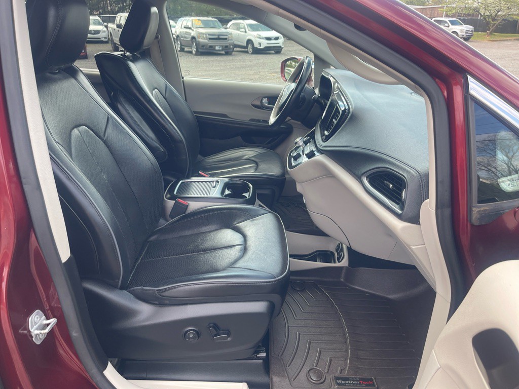 2018 Chrysler Pacifica Image 16