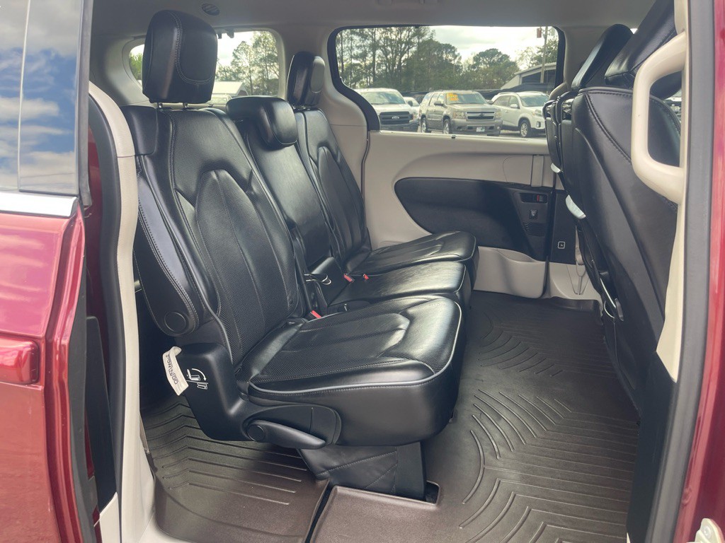 2018 Chrysler Pacifica Image 17
