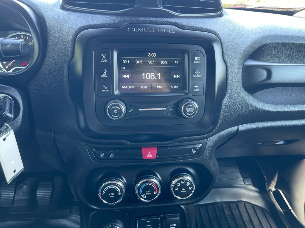 2015 Jeep Renegade Image 11