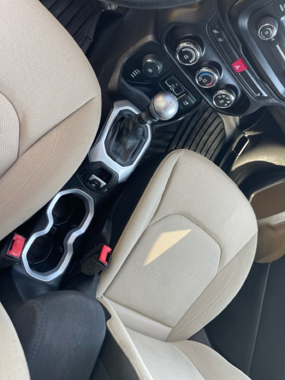 2015 Jeep Renegade Image 12