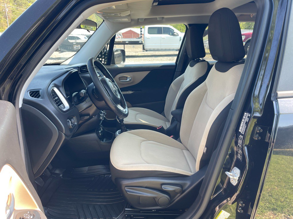 2015 Jeep Renegade Image 14