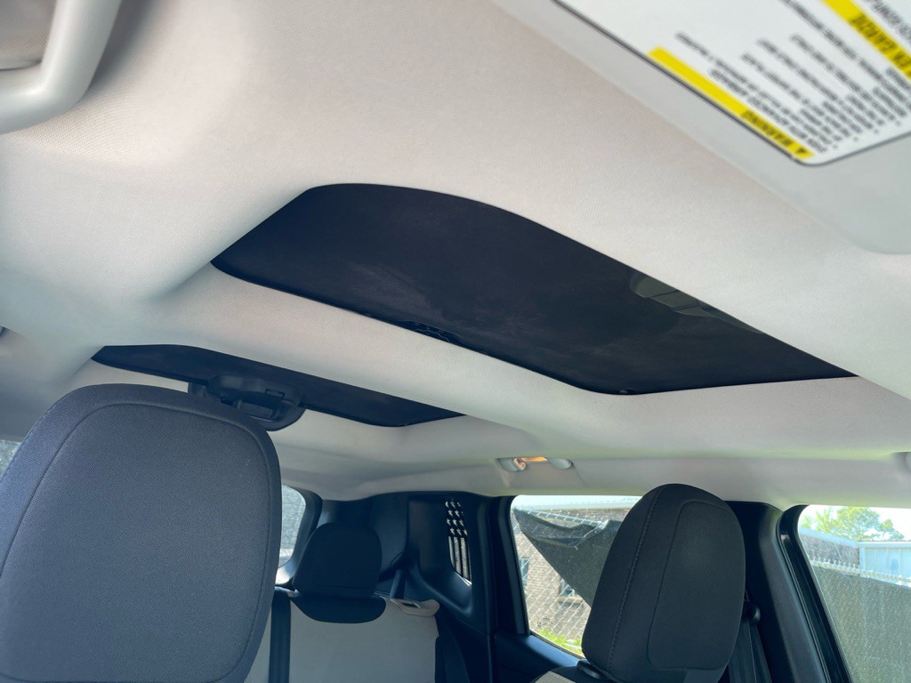 2015 Jeep Renegade Image 16