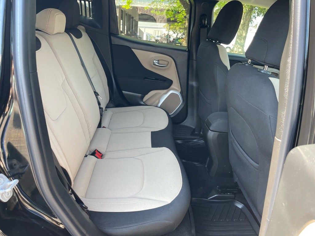 2015 Jeep Renegade Image 18