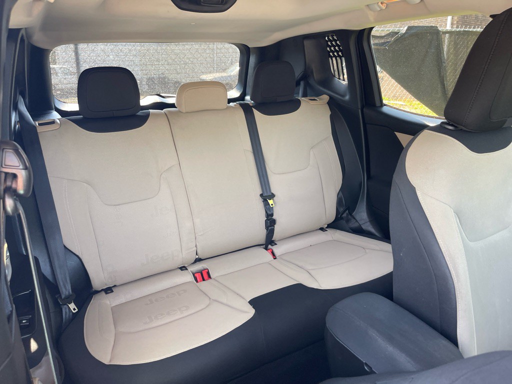 2015 Jeep Renegade Image 19