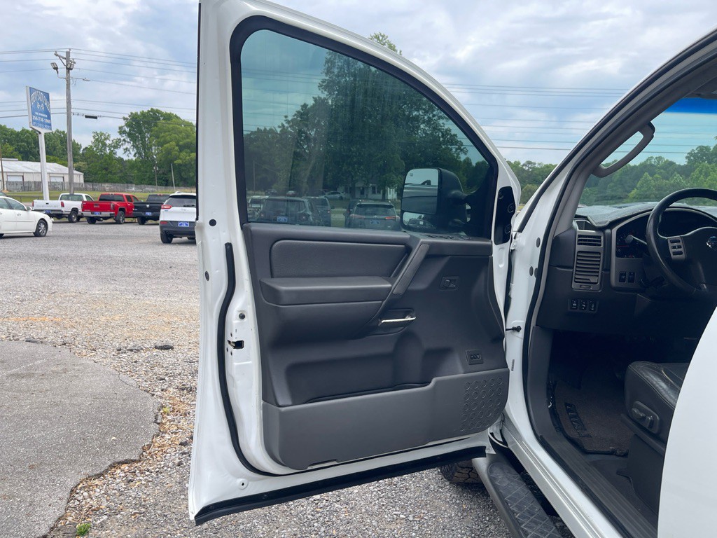 2006 Nissan Titan Image 10