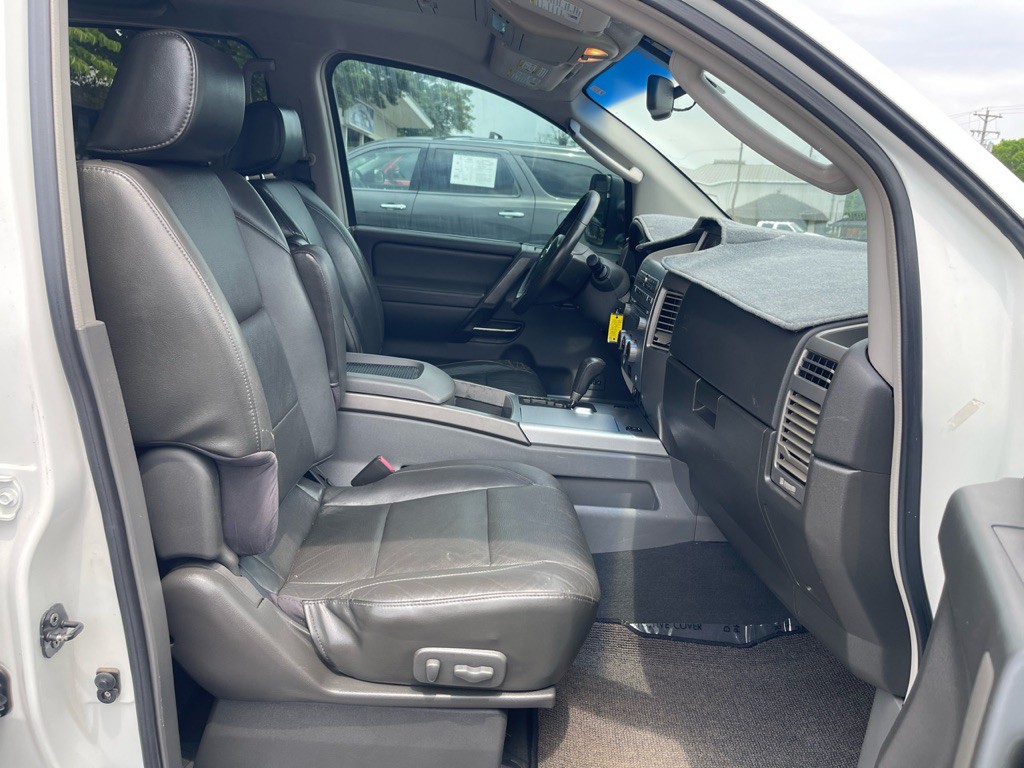 2006 Nissan Titan Image 12
