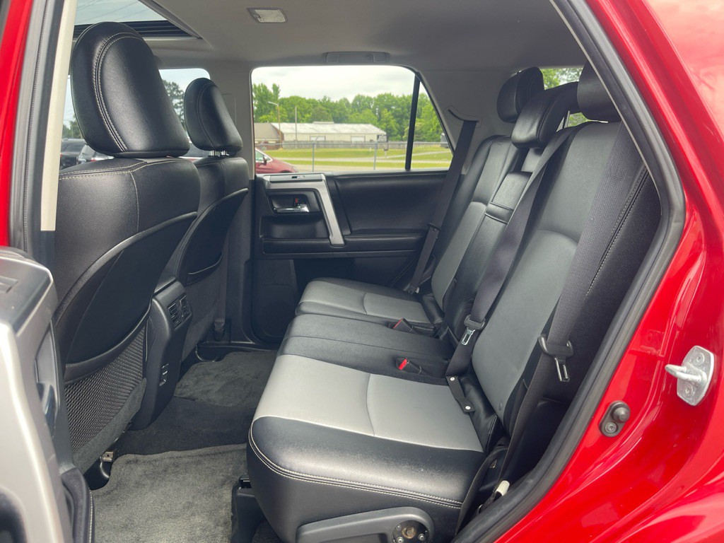 2016 Toyota 4Runner Image 18