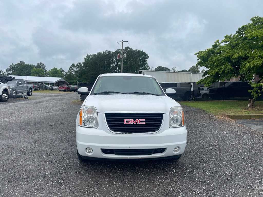 2008 GMC Yukon Image 2