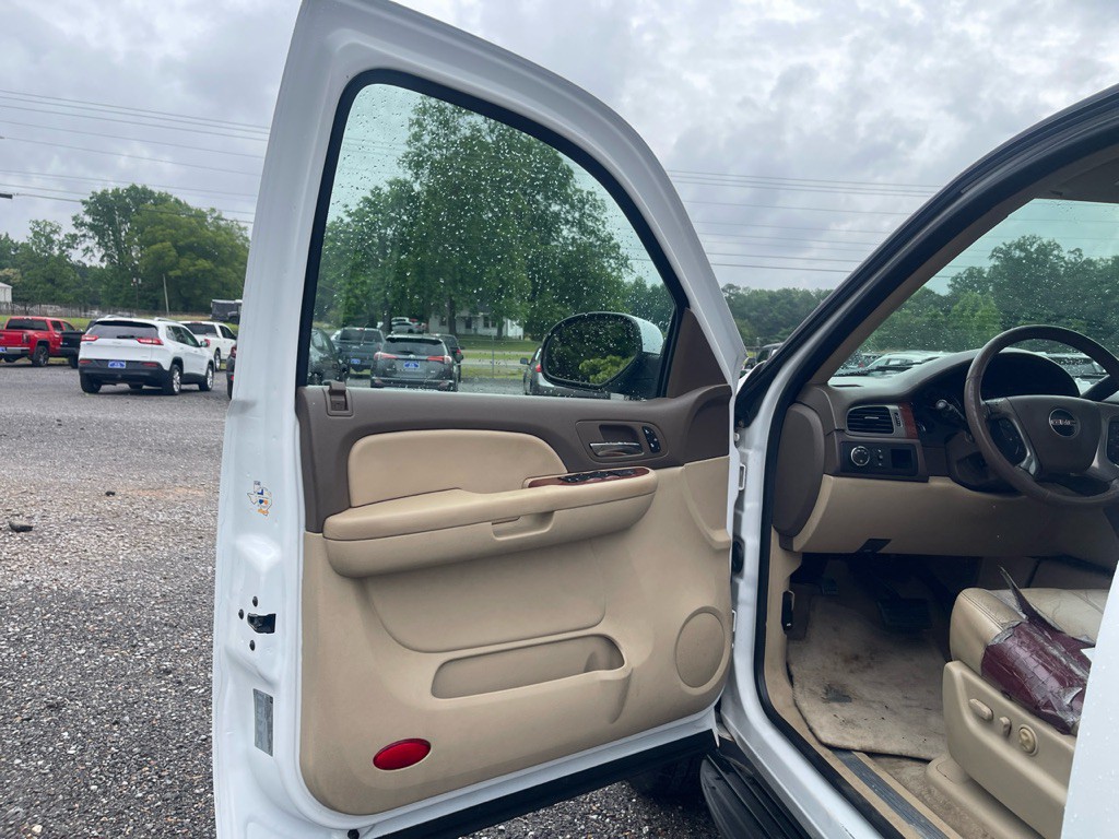 2008 GMC Yukon Image 12