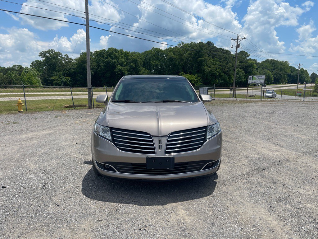 2019 Lincoln MKT Image 2