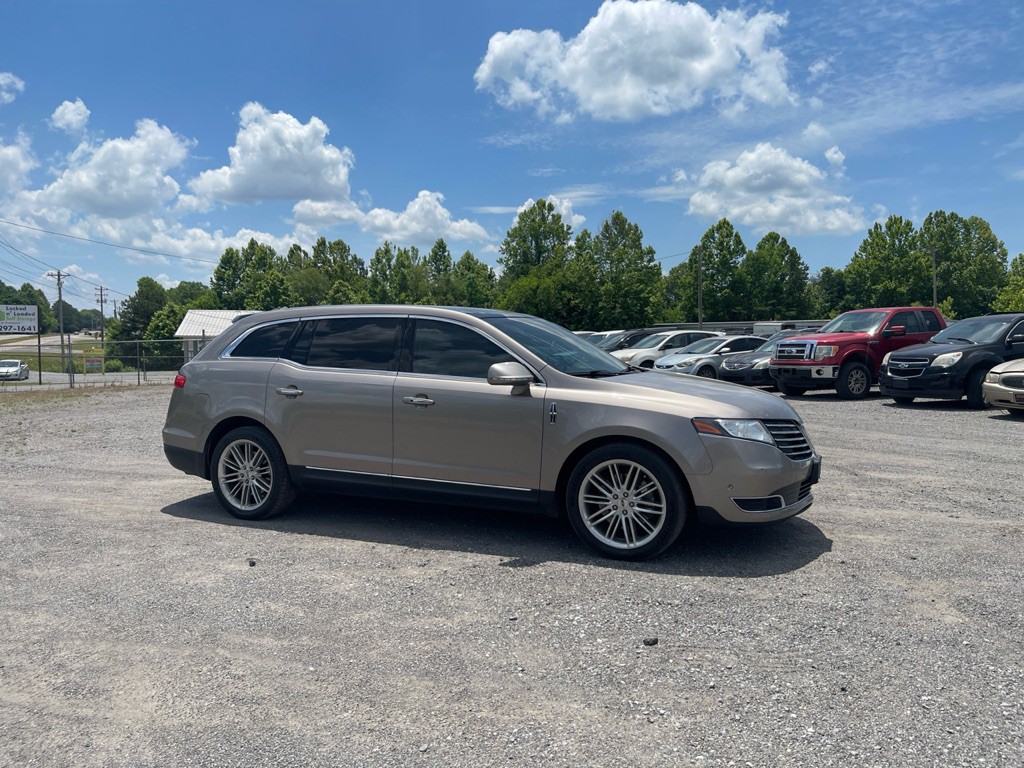 2019 Lincoln MKT Image 3
