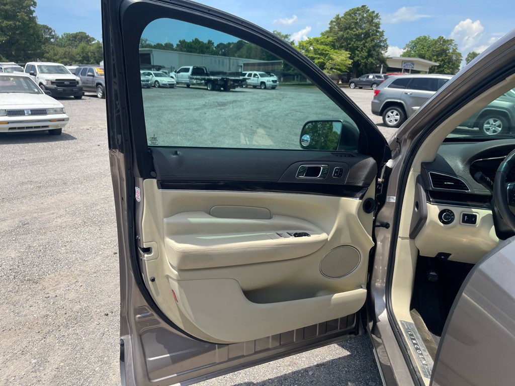 2019 Lincoln MKT Image 15