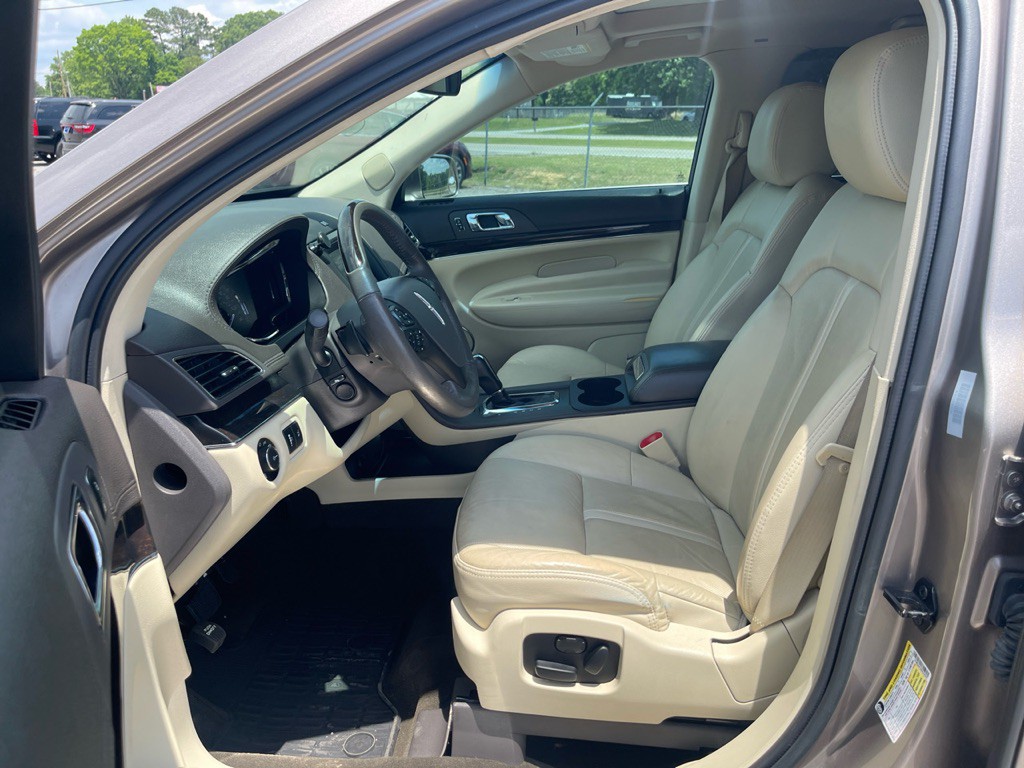 2019 Lincoln MKT Image 16