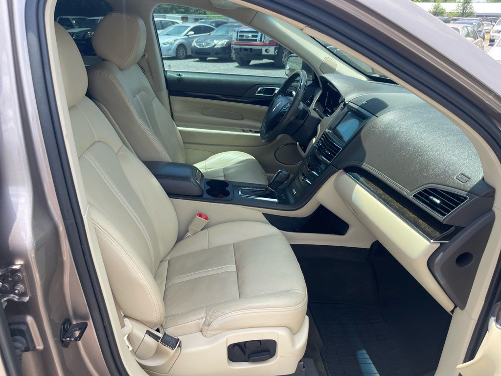 2019 Lincoln MKT Image 17