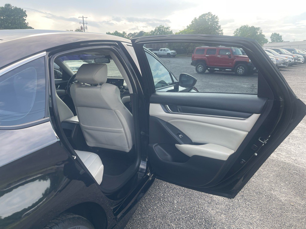 2018 Honda Accord Image 17