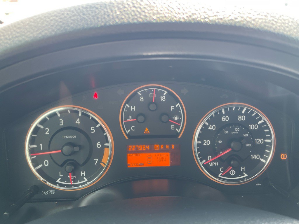 2010 Nissan Armada Image 11