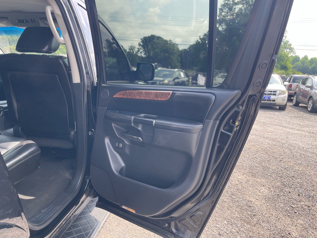 2010 Nissan Armada Image 19
