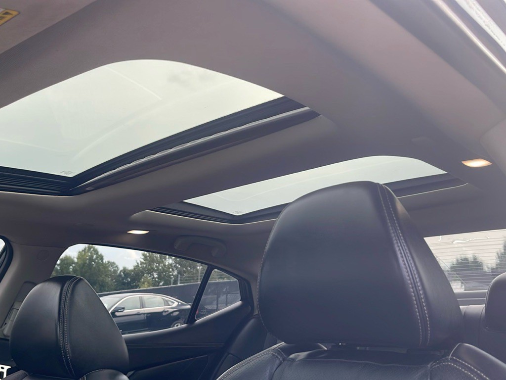 2016 Nissan Maxima Image 12
