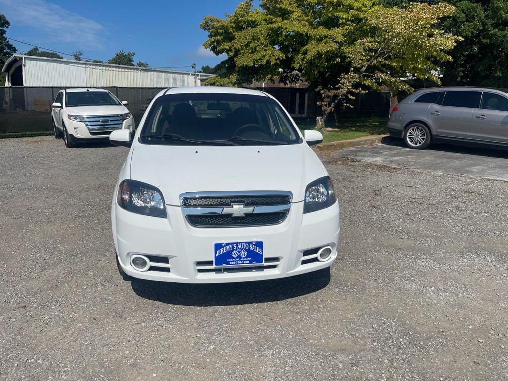 2011 Chevrolet Aveo Image 2