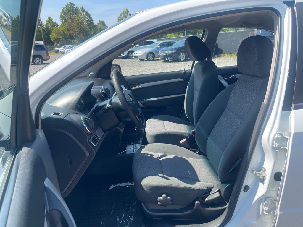 2011 Chevrolet Aveo Image 11
