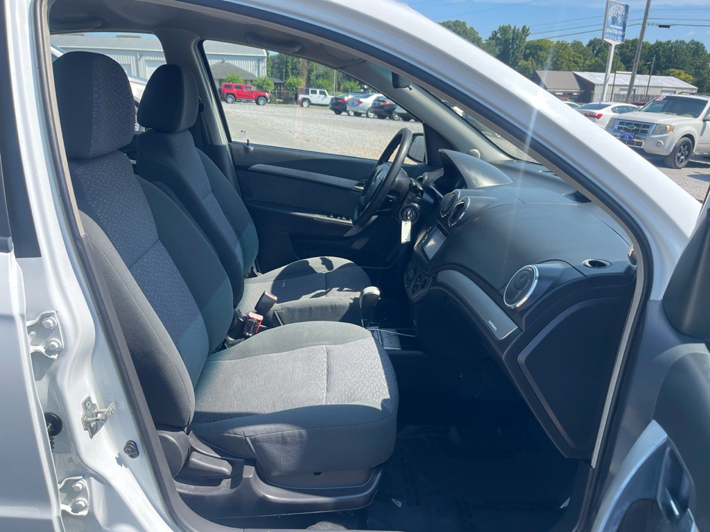 2011 Chevrolet Aveo Image 12
