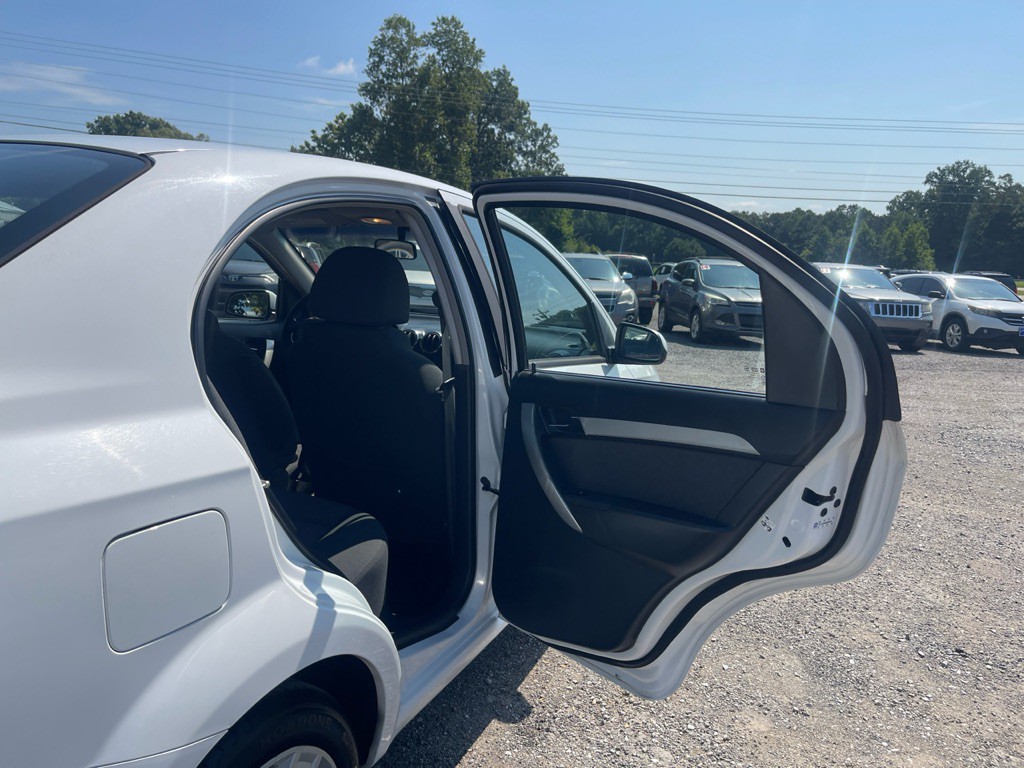 2011 Chevrolet Aveo Image 13
