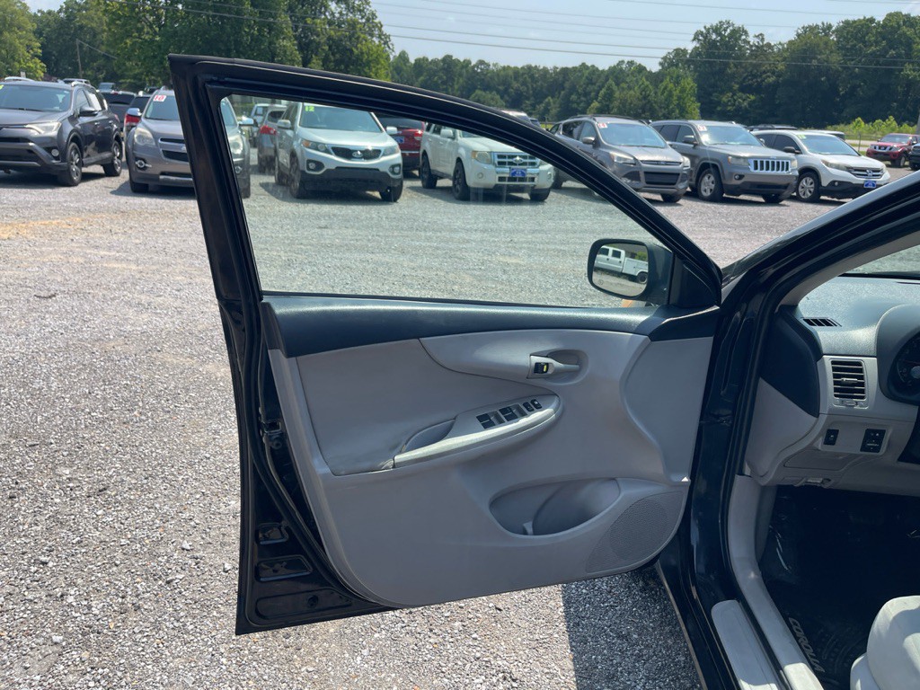 2012 Toyota Corolla Image 9