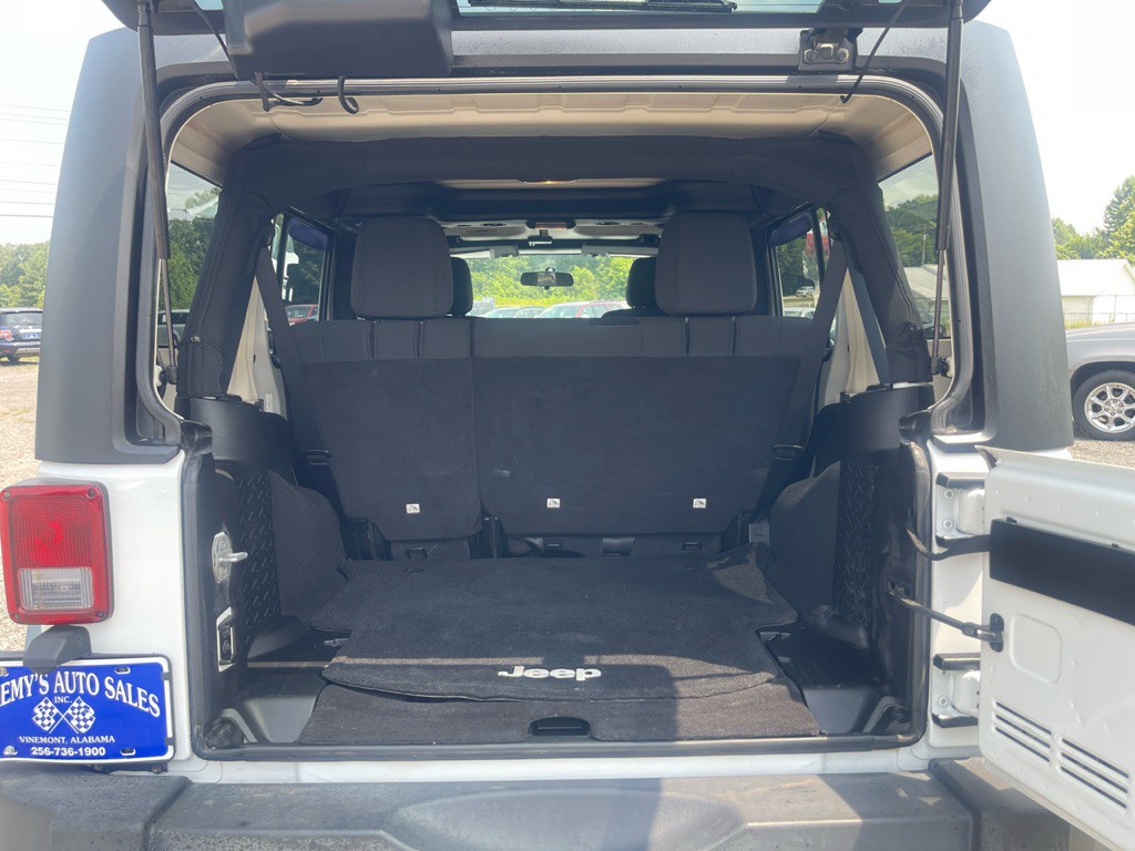 2012 Jeep Wrangler Unlimited Image 16